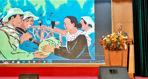 Giảng viên Nguyễn Công Quang trình bày tại lớp tập huấn