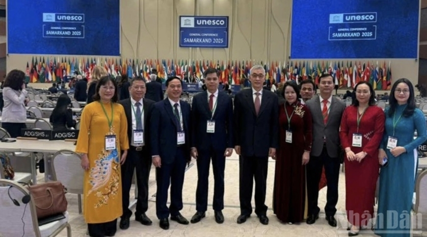 Đoàn đại biểu tỉnh Hưng Yên tham dự Kỳ họp lần thứ 43 của Tổ chức Khoa học, Giáo dục và Văn hóa Liên hợp quốc. Đoàn đại biểu tỉnh Hưng Yên tham dự Kỳ họp lần thứ 43 của Tổ chức Khoa học, Giáo dục và Văn hóa Liên hợp quốc.