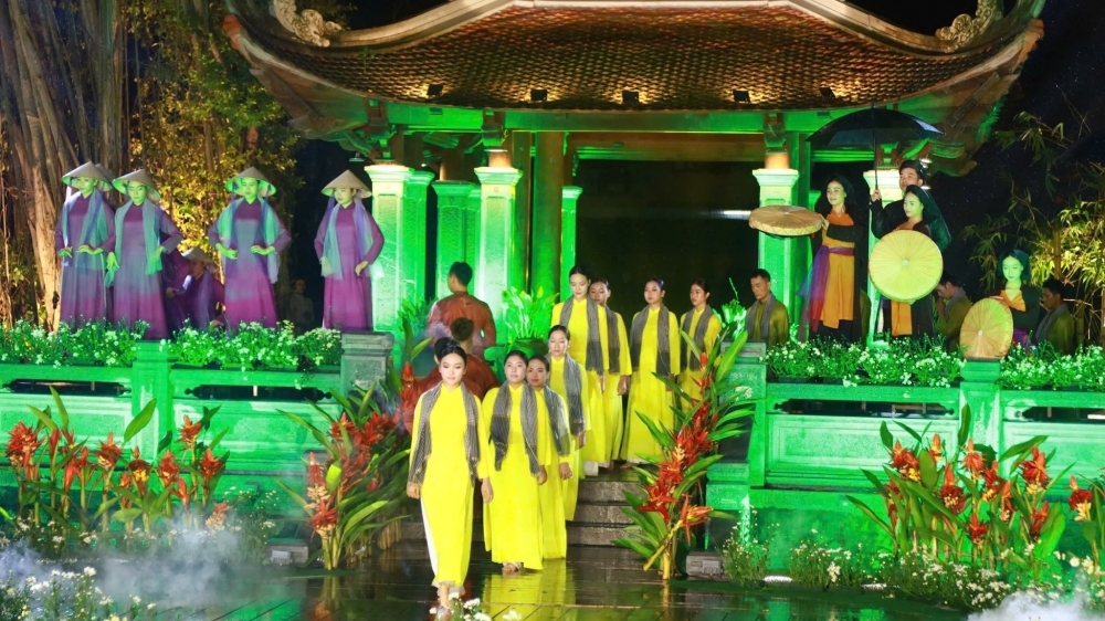 Áo dài kể chuyện di sản