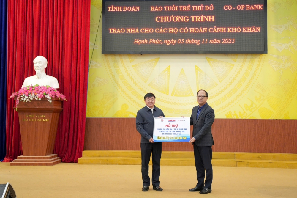 Báo Tuổi trẻ Thủ đô trao tặng 540 triệu đồng, chung tay xóa nhà tạm tại Lào Cai Báo Tuổi trẻ Thủ đô trao tặng 540 triệu đồng, chung tay xóa nhà tạm tại Lào Cai