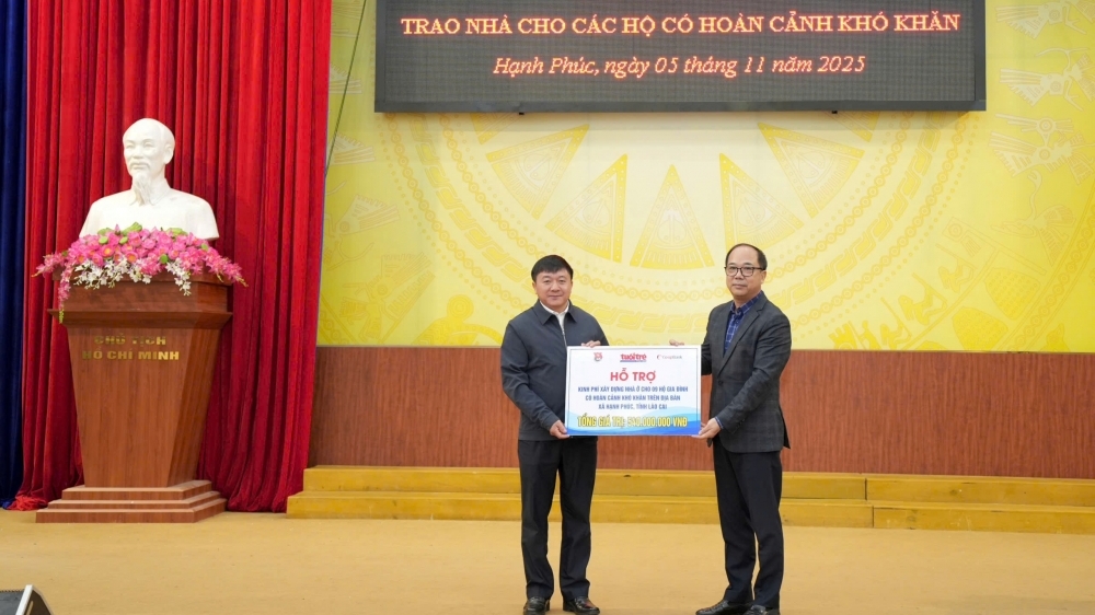 Báo Tuổi trẻ Thủ đô trao tặng 540 triệu đồng, chung tay xóa nhà tạm tại Lào Cai