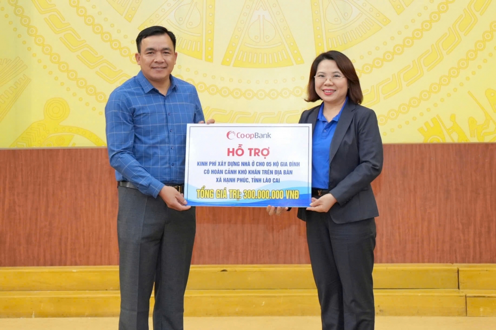 Báo Tuổi trẻ Thủ đô trao tặng 540 triệu đồng, chung tay xóa nhà tạm tại Lào Cai Báo Tuổi trẻ Thủ đô trao tặng 540 triệu đồng, chung tay xóa nhà tạm tại Lào Cai