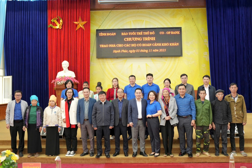 Báo Tuổi trẻ Thủ đô trao tặng 540 triệu đồng, chung tay xóa nhà tạm tại Lào Cai Báo Tuổi trẻ Thủ đô trao tặng 540 triệu đồng, chung tay xóa nhà tạm tại Lào Cai