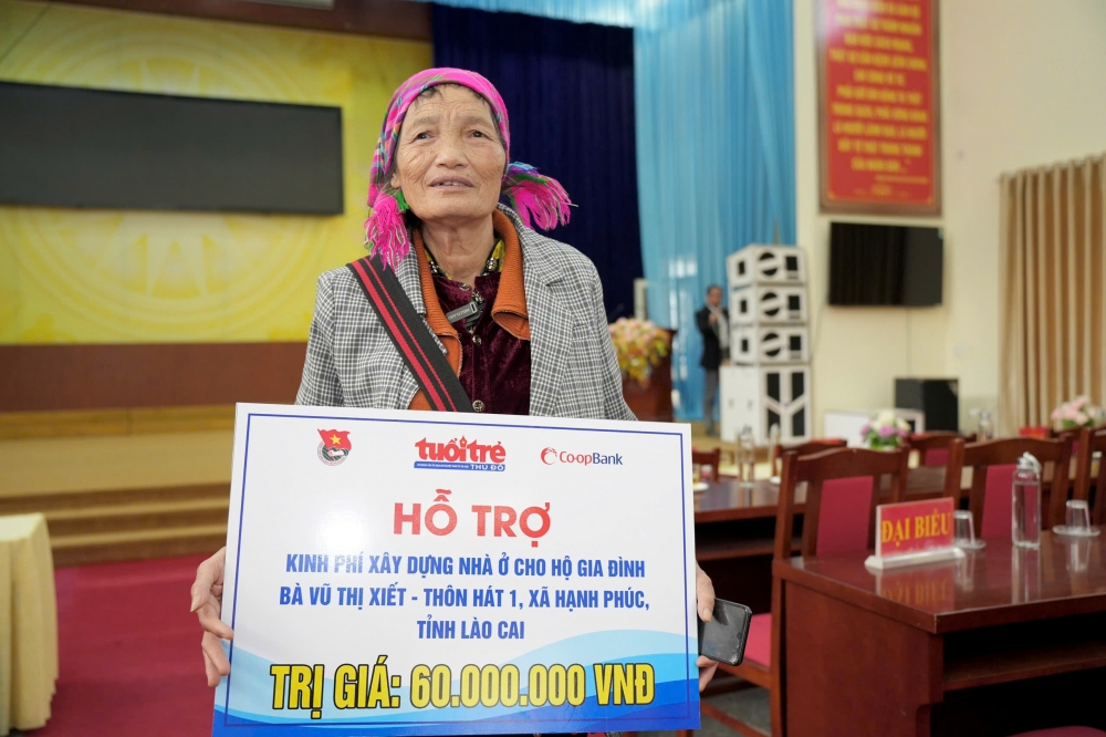 Báo Tuổi trẻ Thủ đô trao tặng 540 triệu đồng, chung tay xóa nhà tạm tại Lào Cai Báo Tuổi trẻ Thủ đô trao tặng 540 triệu đồng, chung tay xóa nhà tạm tại Lào Cai