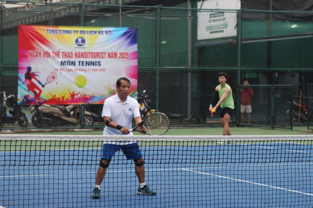 Rèn luyện sức khỏe, gắn kết tập thể trong Ngày hội Hanoitourist