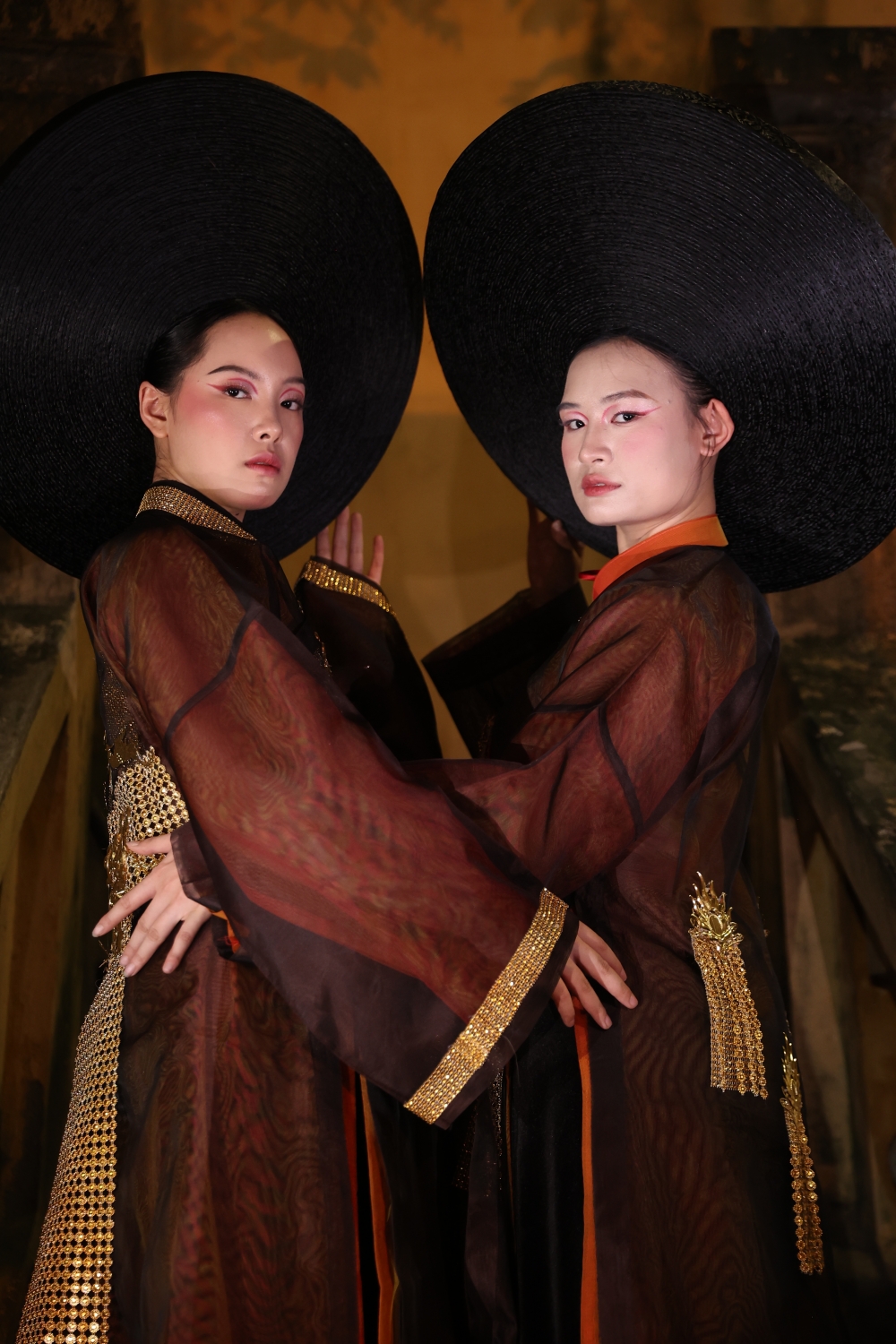 Hành trình 30 năm tôn vinh di sản áo dài Việt Nam của NTK David Minh Đức