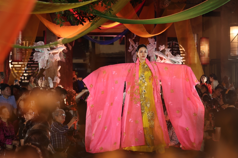 Hành trình 30 năm tôn vinh di sản áo dài Việt Nam của NTK David Minh Đức