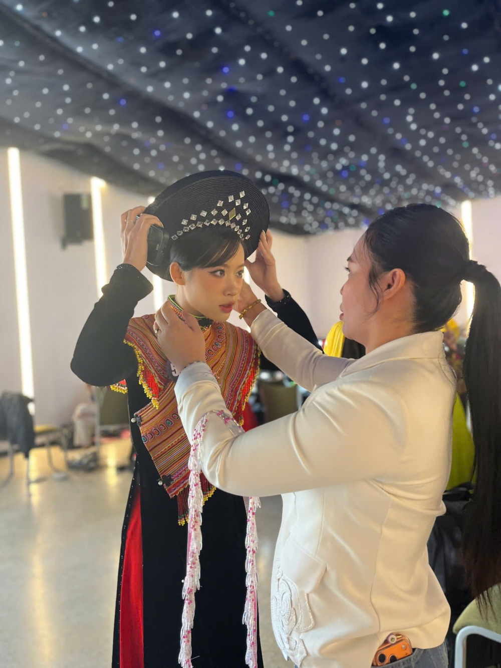 Mãn nhãn với màn trình diễn áo dài tại Chung kết  