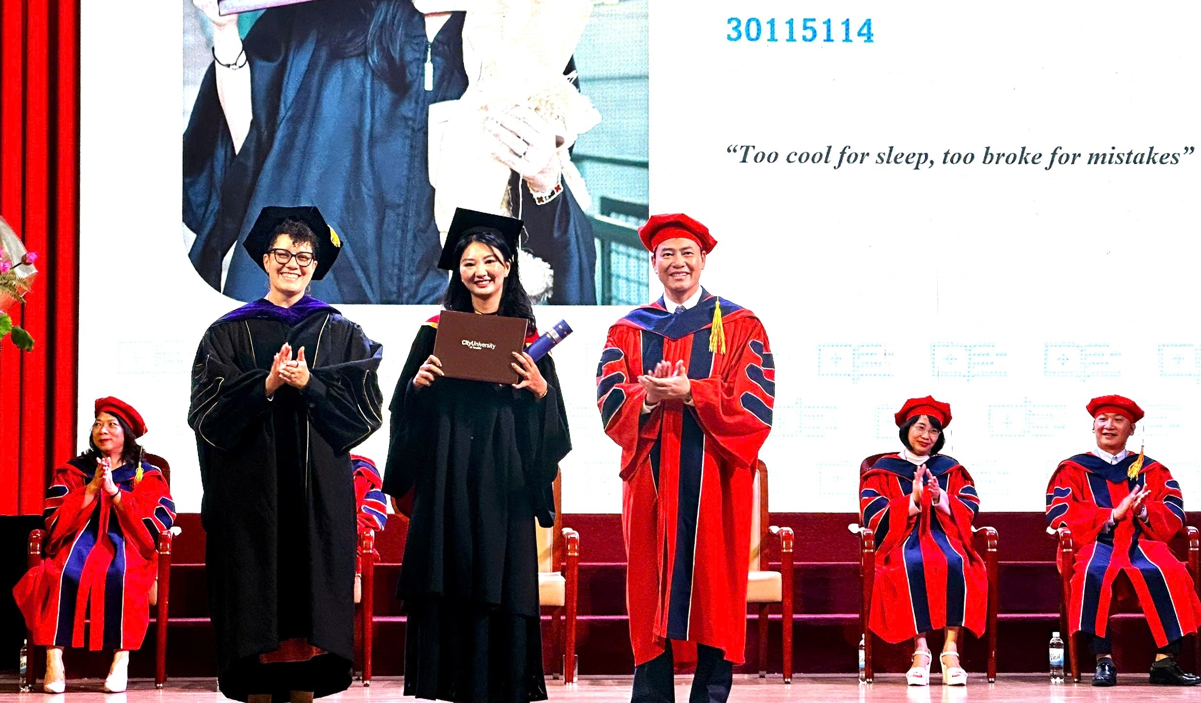 Long trọng lễ trao bằng tốt nghiệp các chương trình đào tạo quốc tế hợp tác với Đại học CityU