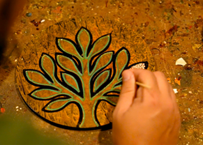 Trăm năm gìn giữ vẻ đẹp vàng son của sơn mài Việt Nam