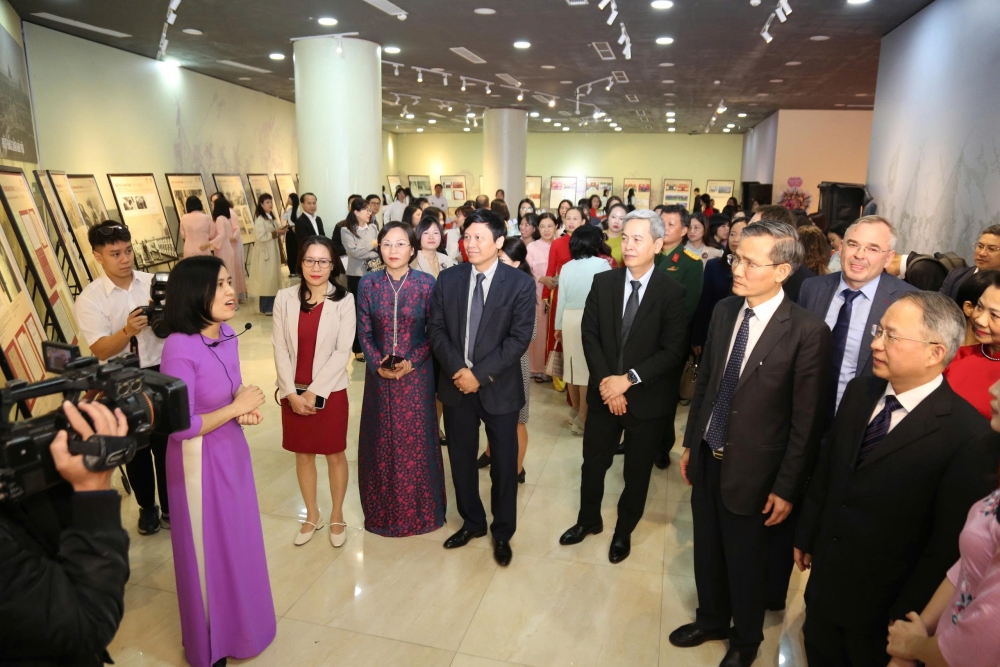 Triển lãm các tài liệu lưu trữ về hợp tác hữu nghị Việt Nam - Trung Quốc