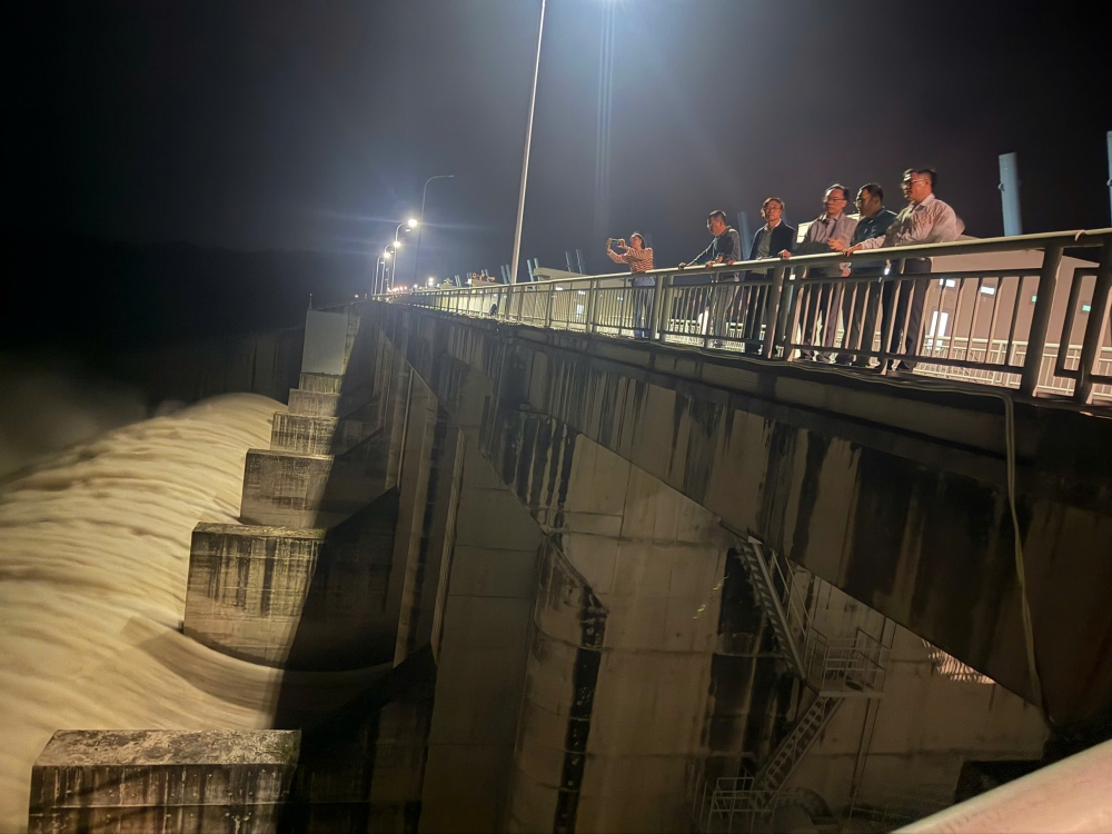 Đại học Quốc gia Hà Nội ủng hộ đồng bào vùng lũ 1 tỷ đồng