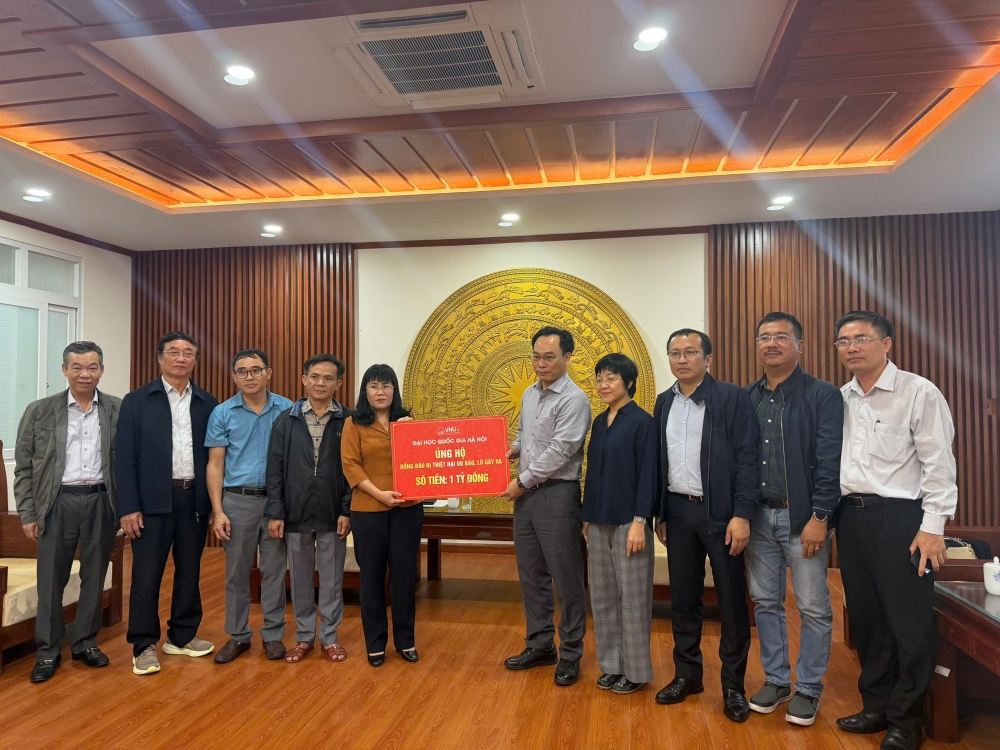 Đại học Quốc gia Hà Nội ủng hộ đồng bào vùng lũ 1 tỷ đồng