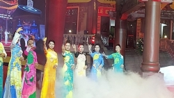 “Du lịch thế giới cùng tôi’’ của NKT Yến Nhi gây ấn tượng tại Lễ hội áo dài