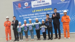 Trao tặng thư viện sách “Thắp sáng niềm tin” tới thầy trò trường Tiểu học Cấn Hữu