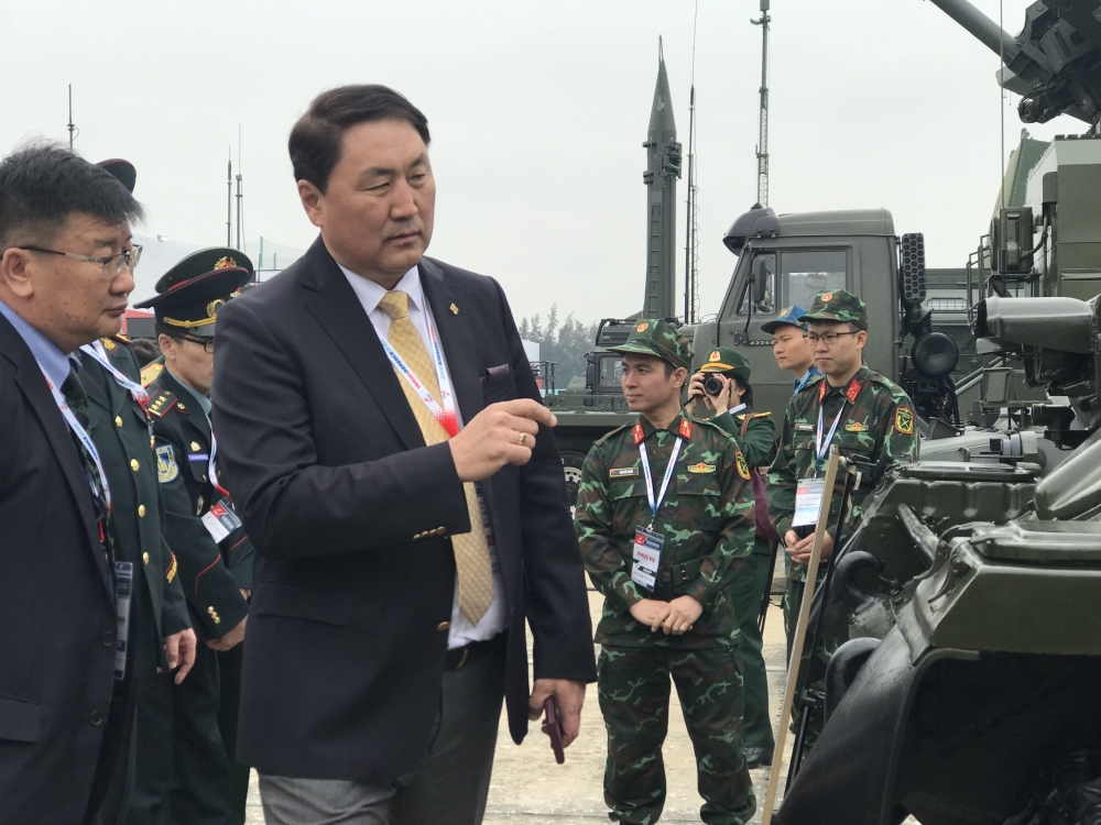 Người dân Thủ đô háo hức xem Triển lãm Quốc phòng Quốc tế Việt Nam 2022