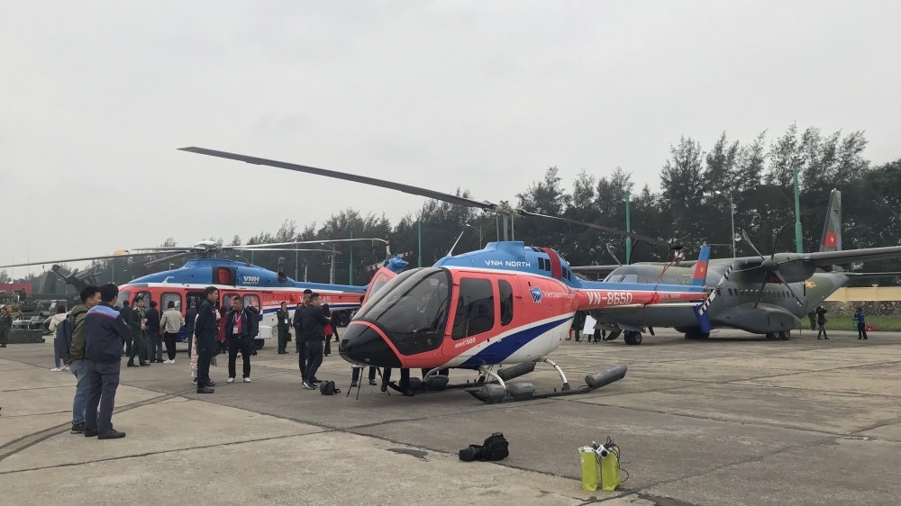 Người dân Thủ đô háo hức xem Triển lãm Quốc phòng Quốc tế Việt Nam 2022