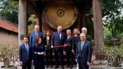 Chủ tịch Thượng viện Cộng hòa Pháp thăm Văn Miếu - Quốc Tử Giám