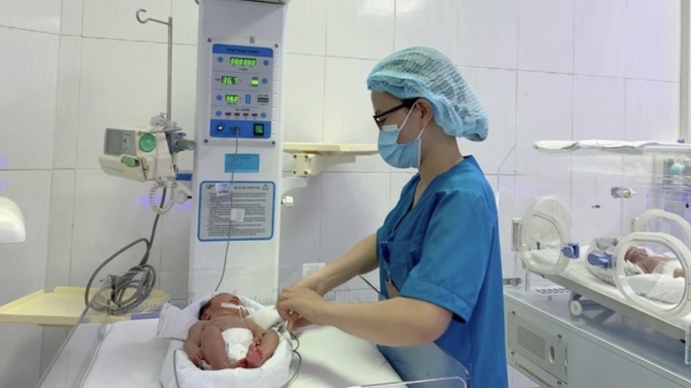 Cứu sống sản phụ sinh non bị rau cài răng lược ở góc sừng tử cung