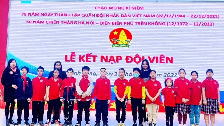 Hoạt động giáo dục ý nghĩa kỷ niệm 50 năm chiến thắng Hà Nội - Điện Biên Phủ trên không