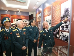 trien lam ban hung ca ha noi dien bien phu tren khong