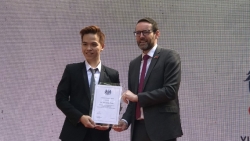 9X đưa biểu trưng Khuê Văn Các vào logo kỷ niệm 50 năm quan hệ Vương quốc Anh – Việt Nam