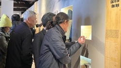 trung bay quoc tu giam truong quoc hoc dau tien