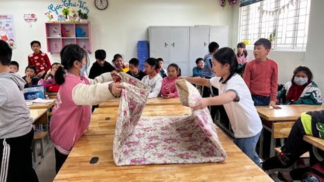 Ấn tượng cuộc thi "Gấp chăn noi gương chú bộ đội"