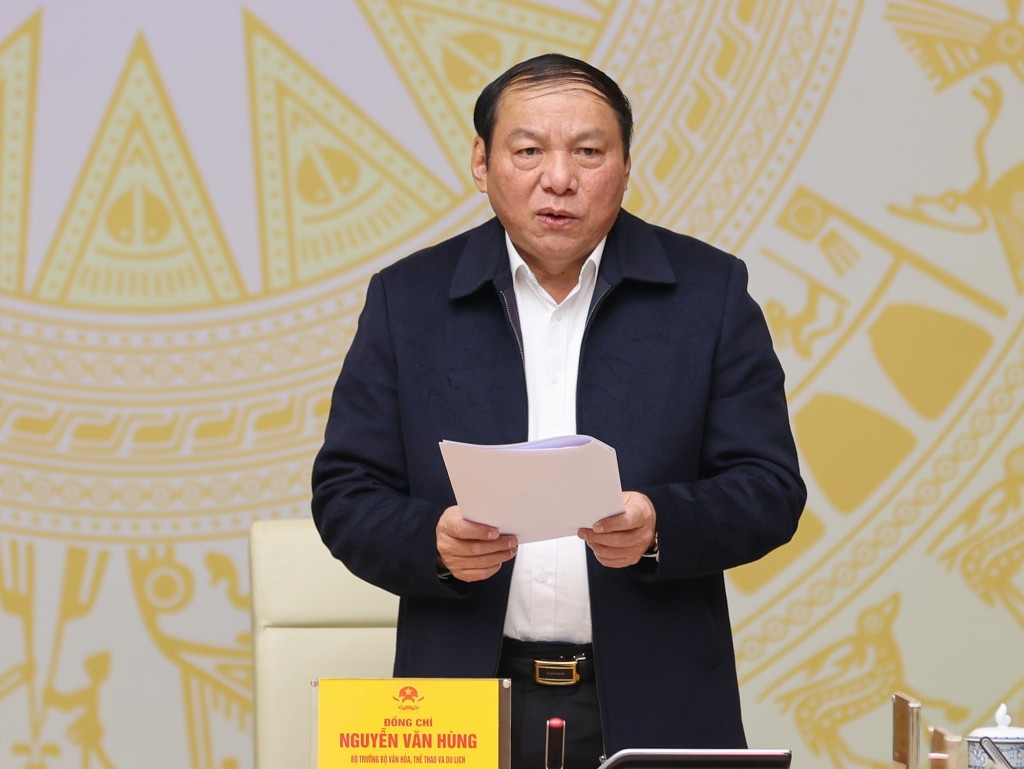 Bộ trưởng Bộ Văn hóa, Thể thao và Du lịch Nguyễn Văn Hùng báo cáo tại Hội nghị - Ảnh: VGP/Nhật Bắc