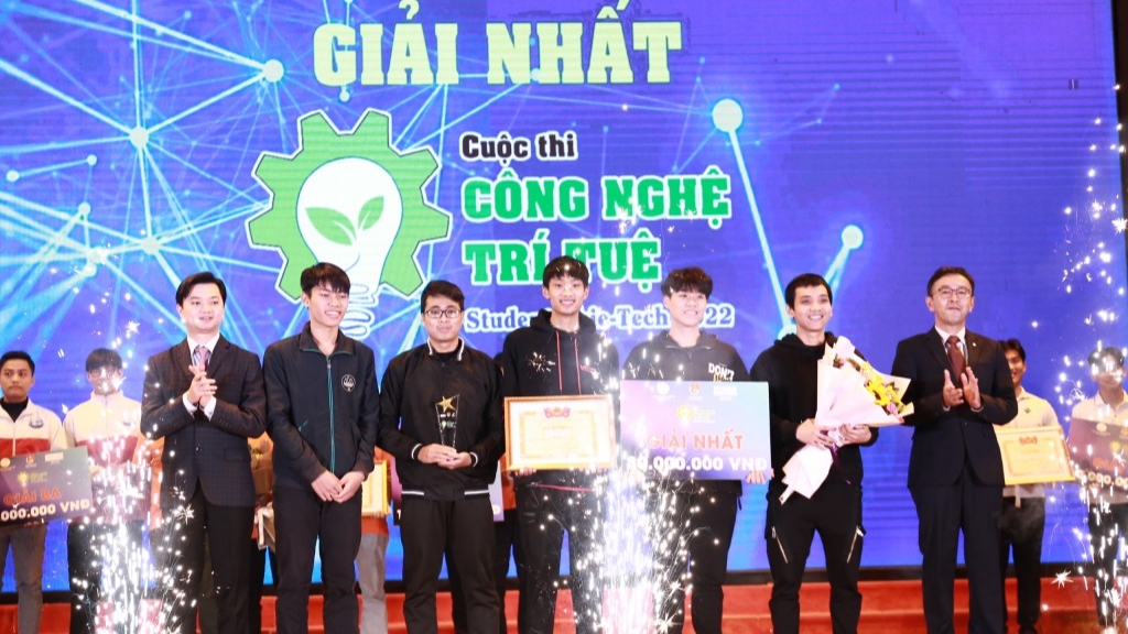 Sinh viên Bách khoa giành giải Nhất cuộc thi “Công nghệ trí tuệ Student Chie-Tech” 2022