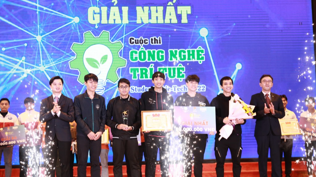 Sinh viên Đại học Bác khoa Hà Nội xuất sắc giành giải Nhất cuộc thi