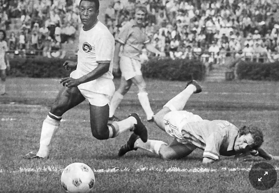 Huyền thoại"vua bóng đá" Pele qua đời