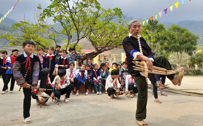 Yên Bái: Tích cực chuẩn bị cho Festival khèn Mông, Lễ hội hoa Tớ dày