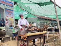 trai nghiem xuan ve tren ban lang