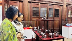 kham pha ve dep cua nghe gom o hai vung kinh do xua