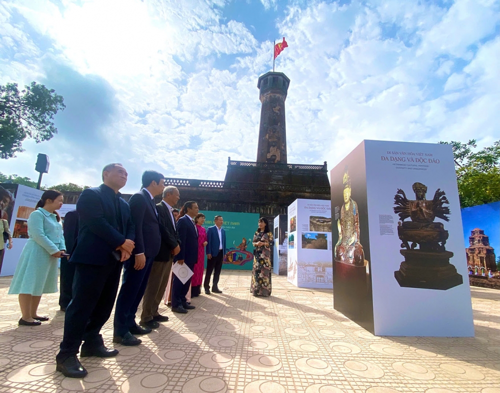 Trưng bày “Di sản văn hóa Việt Nam – Sức sống từ truyền thống đến hiện đại”