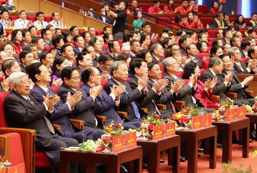 Thi đua đã thấm sâu trong mọi người, mọi nhà, mọi ngành, mọi lĩnh vực Thi đua đã thấm sâu trong mọi người, mọi nhà, mọi ngành, mọi lĩnh vực