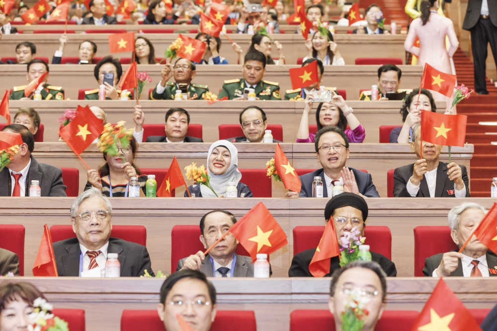 Thi đua đã thấm sâu trong mọi người, mọi nhà, mọi ngành, mọi lĩnh vực Thi đua đã thấm sâu trong mọi người, mọi nhà, mọi ngành, mọi lĩnh vực