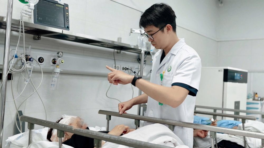  BN P.P.T (19 tuổi, Bắc Ninh): Theo dõi chấn thương sọ não, chấn thương ngực kín, chấn thương khớp vai.