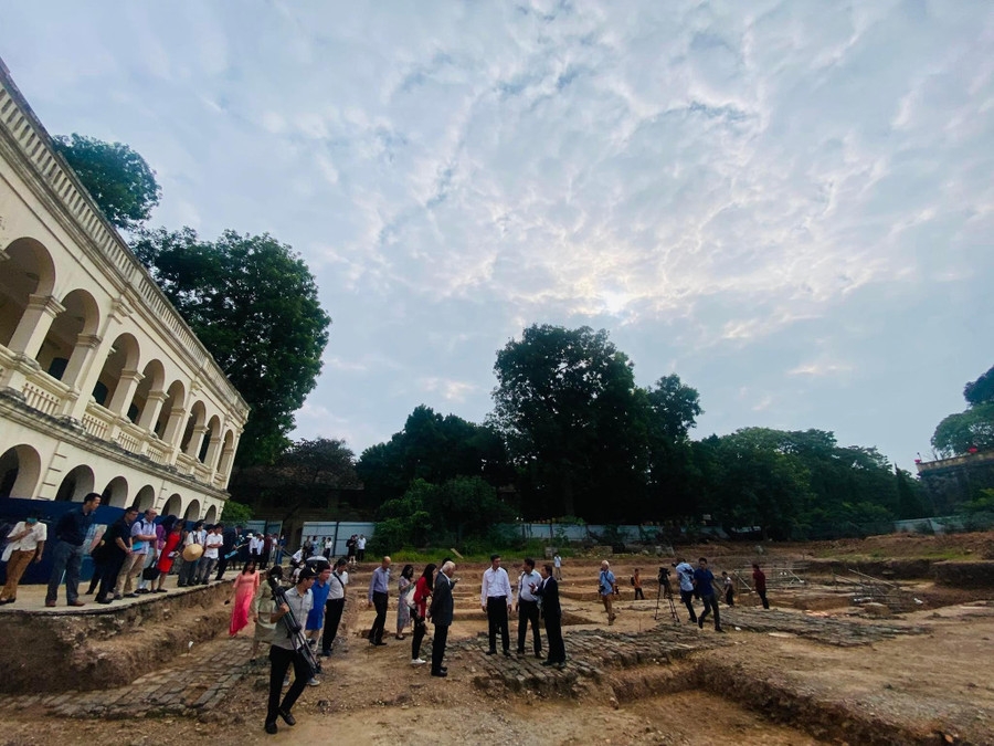 Hé lộ nhiều bất ngờ khi khi khai quật  Điện Kính Thiên