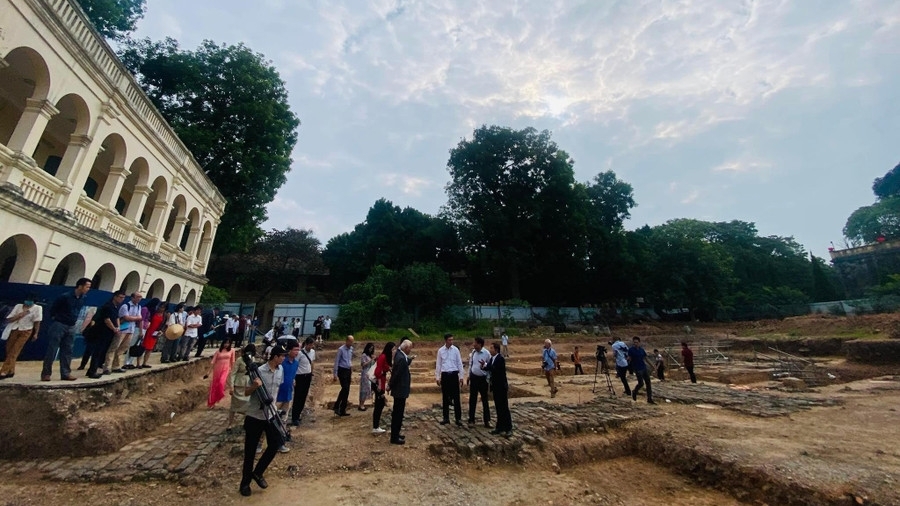 Hé lộ nhiều bất ngờ khi khi khai quật  Điện Kính Thiên