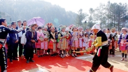 lao cai phat trien cong nghiep van hoa tu di san