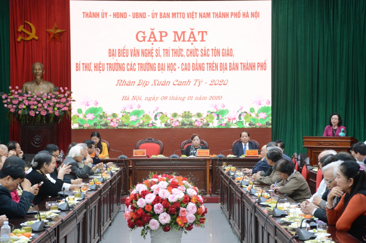 Hà Nội: Gặp mặt đại biểu văn nghệ sĩ, trí thức, chức sắc tôn giáo ha noi gap mat dai bieu van nghe si tri thuc chuc sac ton giao
