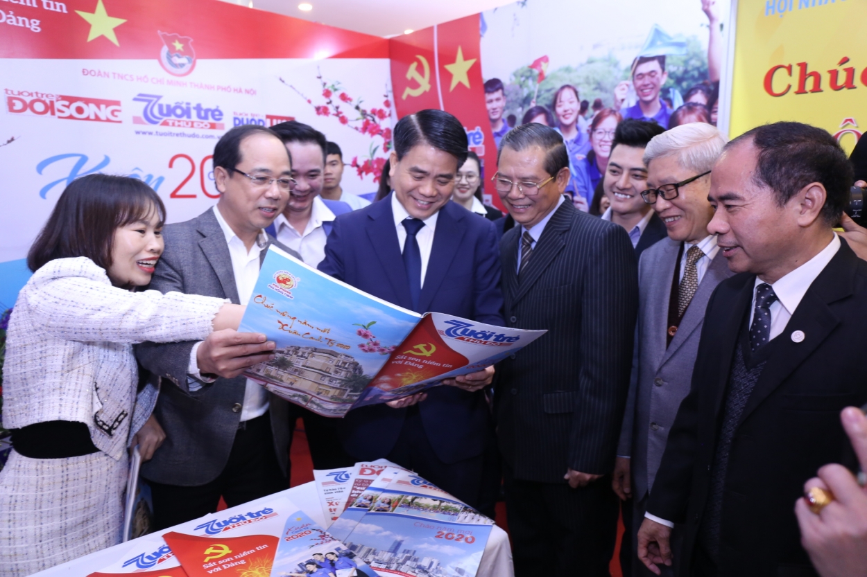 tung bung khai mac hoi bao xuan canh ty ha noi 2020