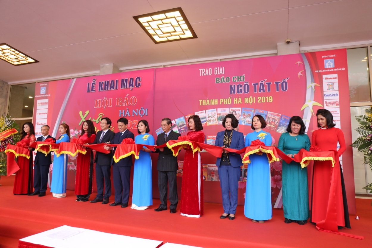 tung bung khai mac hoi bao xuan canh ty ha noi 2020