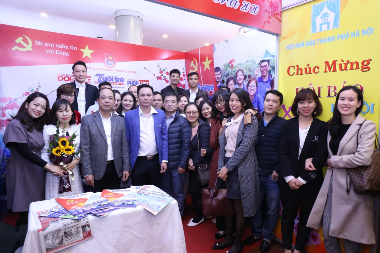 tung bung khai mac hoi bao xuan canh ty ha noi 2020