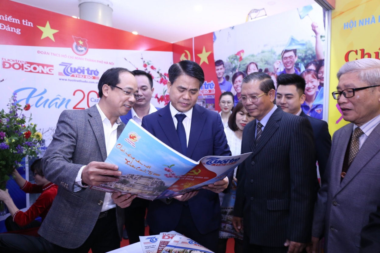 tung bung khai mac hoi bao xuan canh ty ha noi 2020