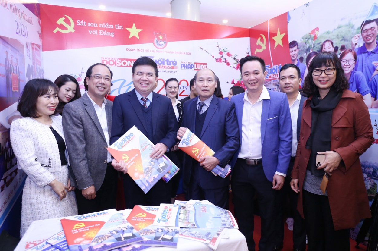 tung bung khai mac hoi bao xuan canh ty ha noi 2020