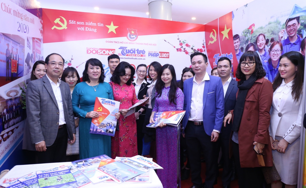 tung bung khai mac hoi bao xuan canh ty ha noi 2020