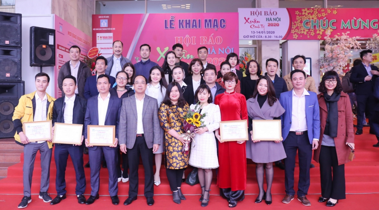 tung bung khai mac hoi bao xuan canh ty ha noi 2020